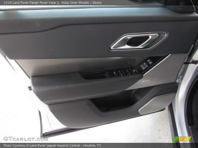 Indus Silver Metallic / Ebony 2018 Land Rover Range Rover Velar S
