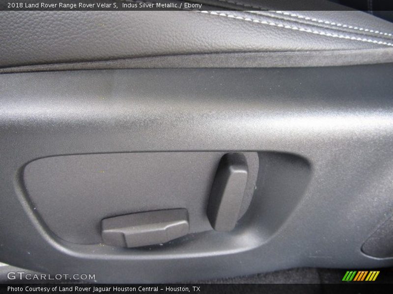 Indus Silver Metallic / Ebony 2018 Land Rover Range Rover Velar S