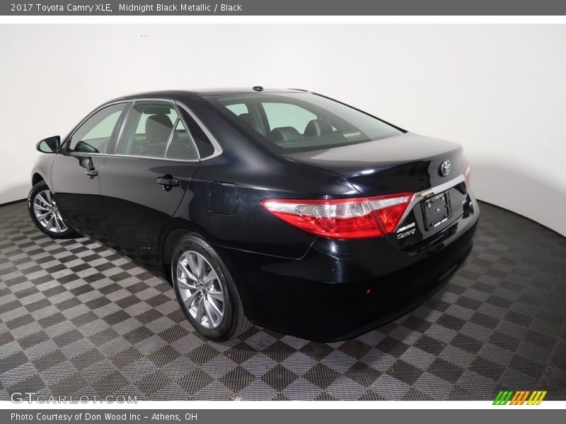 Midnight Black Metallic / Black 2017 Toyota Camry XLE