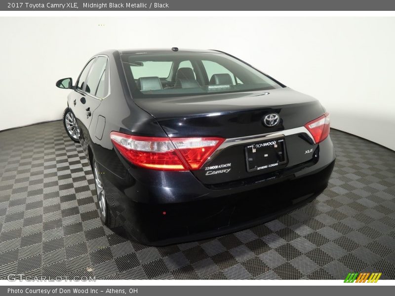 Midnight Black Metallic / Black 2017 Toyota Camry XLE