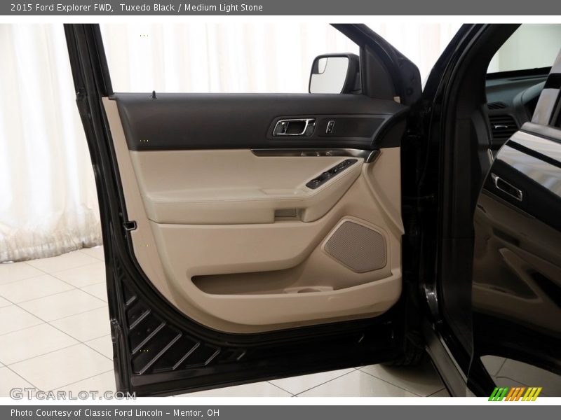 Tuxedo Black / Medium Light Stone 2015 Ford Explorer FWD