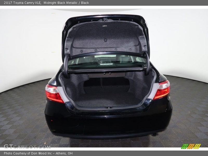 Midnight Black Metallic / Black 2017 Toyota Camry XLE