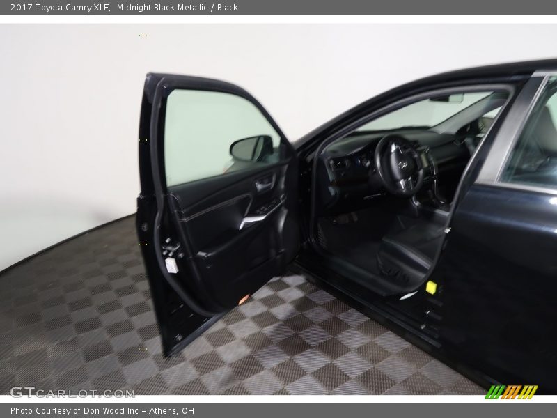 Midnight Black Metallic / Black 2017 Toyota Camry XLE