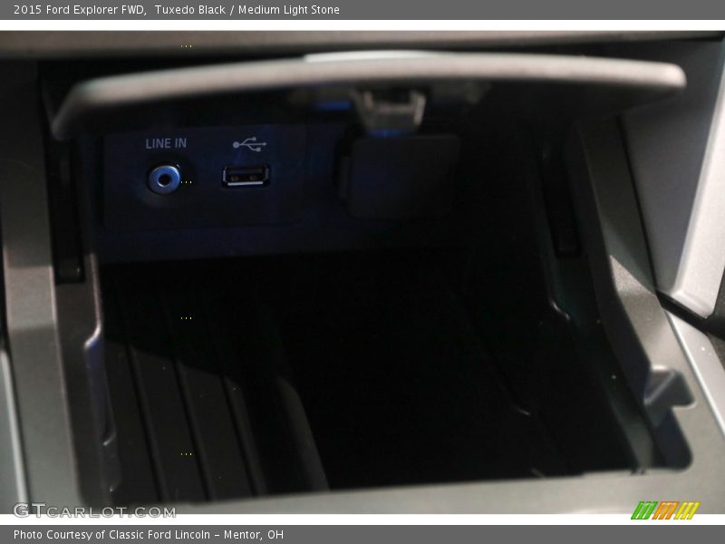 Tuxedo Black / Medium Light Stone 2015 Ford Explorer FWD