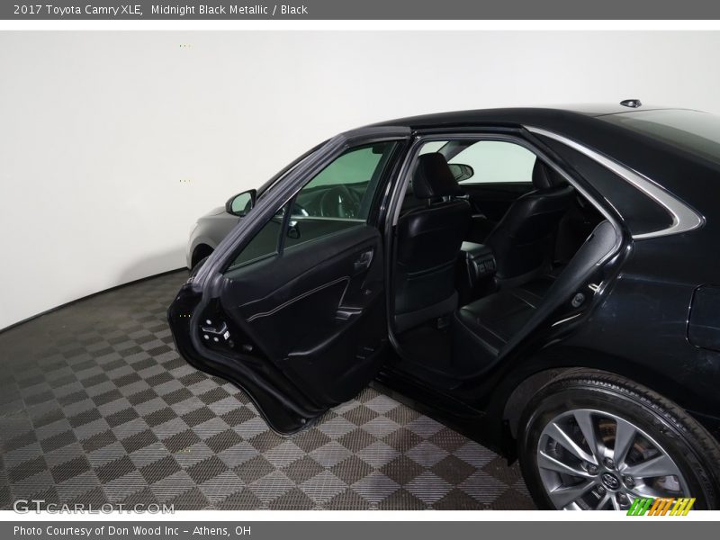 Midnight Black Metallic / Black 2017 Toyota Camry XLE