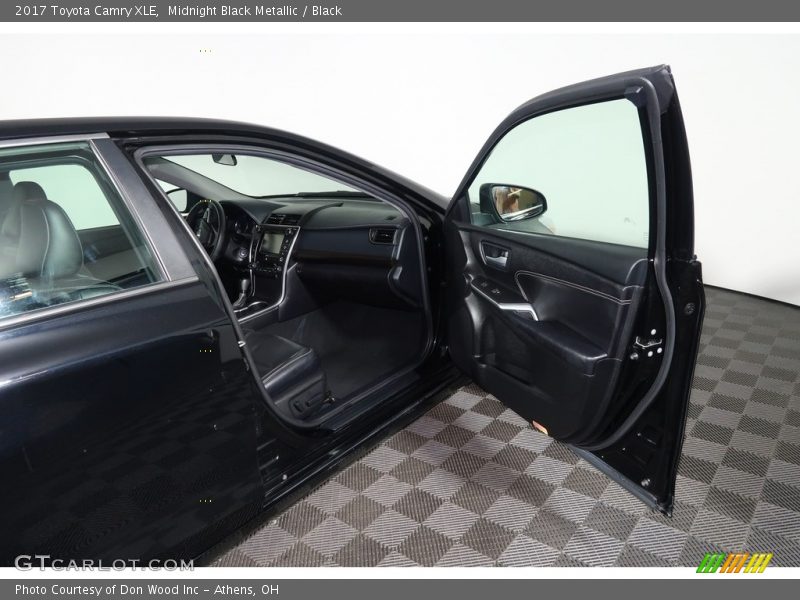 Midnight Black Metallic / Black 2017 Toyota Camry XLE