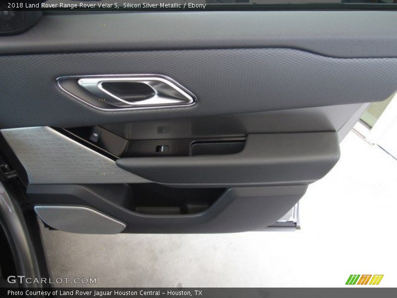 Silicon Silver Metallic / Ebony 2018 Land Rover Range Rover Velar S