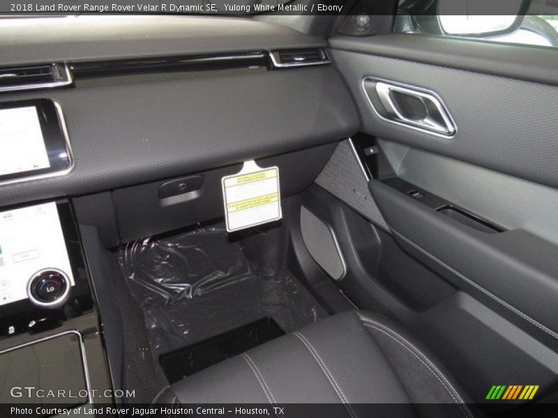 Yulong White Metallic / Ebony 2018 Land Rover Range Rover Velar R Dynamic SE
