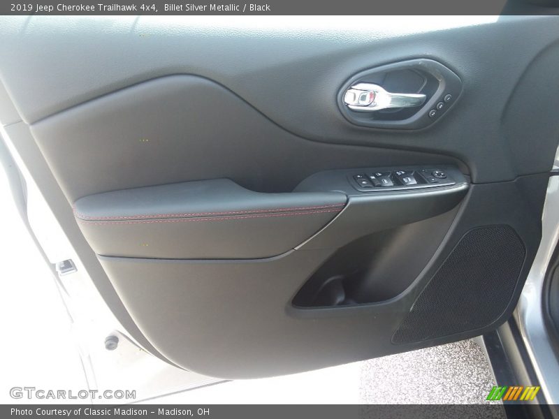 Billet Silver Metallic / Black 2019 Jeep Cherokee Trailhawk 4x4