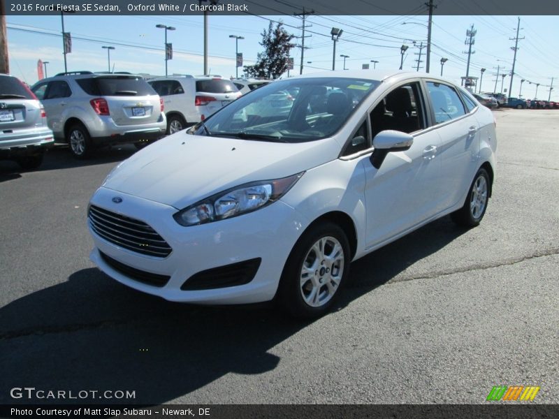 Oxford White / Charcoal Black 2016 Ford Fiesta SE Sedan