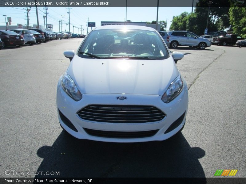 Oxford White / Charcoal Black 2016 Ford Fiesta SE Sedan