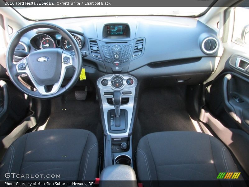 Oxford White / Charcoal Black 2016 Ford Fiesta SE Sedan