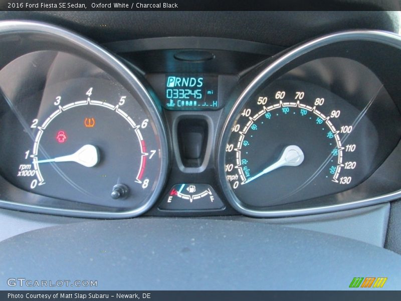 Oxford White / Charcoal Black 2016 Ford Fiesta SE Sedan