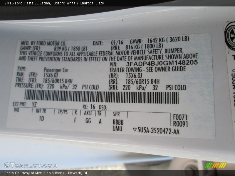 Oxford White / Charcoal Black 2016 Ford Fiesta SE Sedan