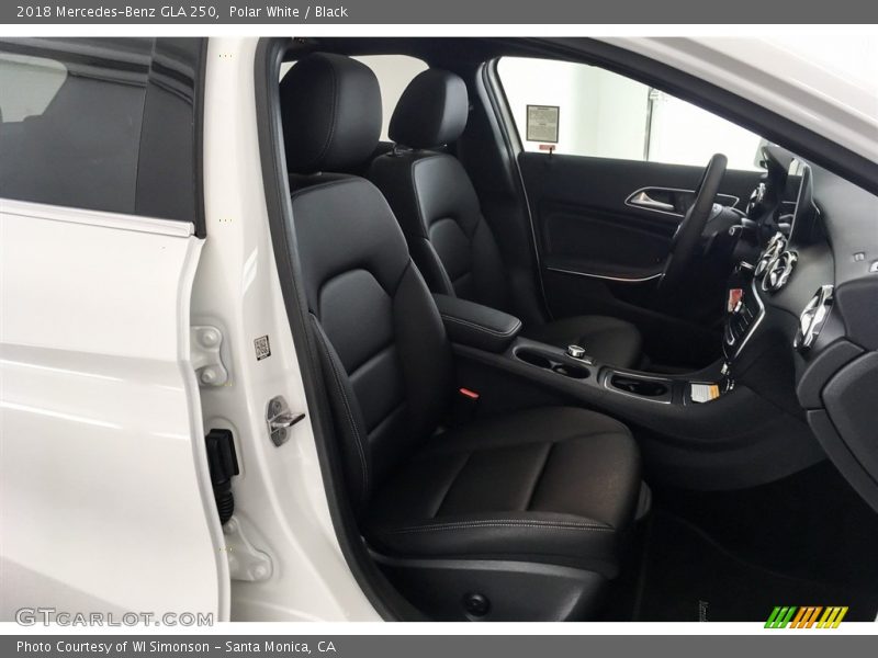 Polar White / Black 2018 Mercedes-Benz GLA 250