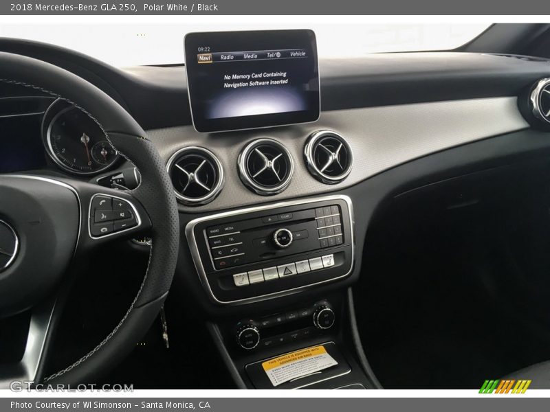 Polar White / Black 2018 Mercedes-Benz GLA 250