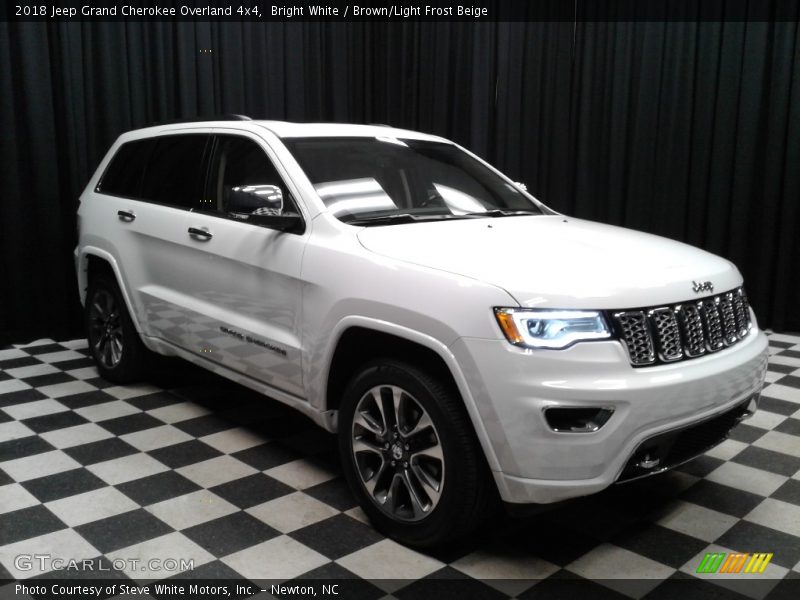 Bright White / Brown/Light Frost Beige 2018 Jeep Grand Cherokee Overland 4x4