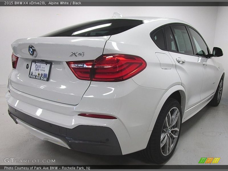 Alpine White / Black 2015 BMW X4 xDrive28i