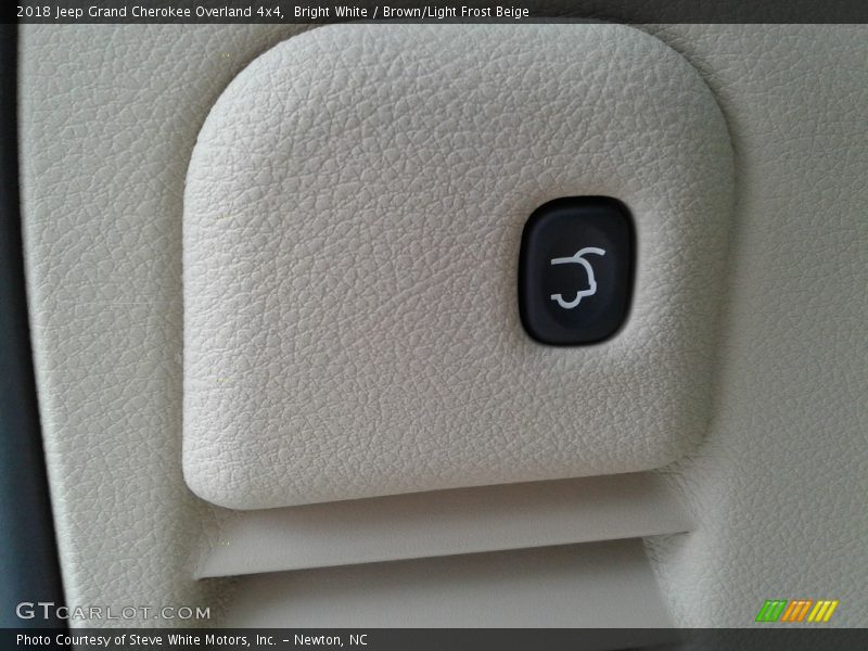 Bright White / Brown/Light Frost Beige 2018 Jeep Grand Cherokee Overland 4x4