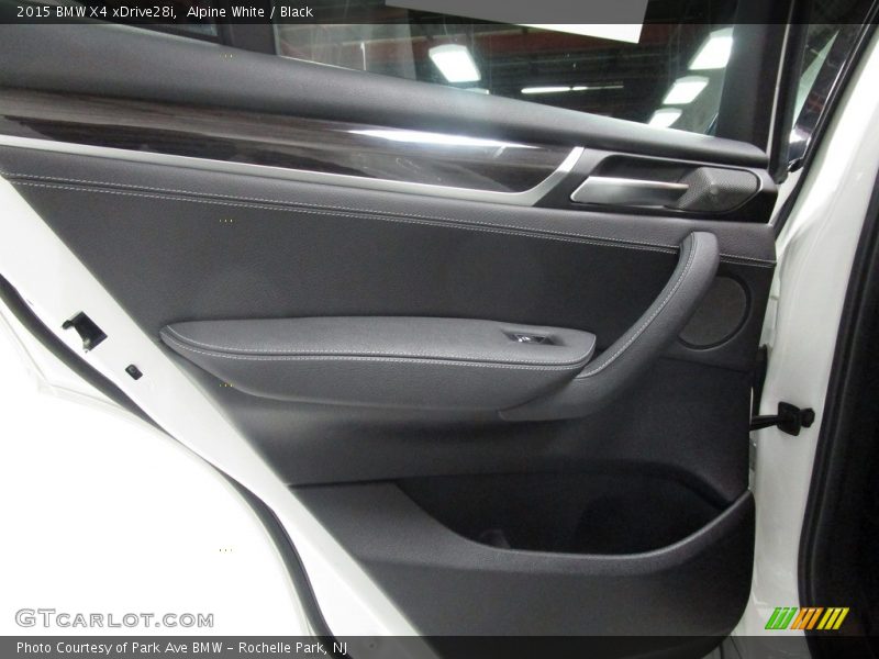 Alpine White / Black 2015 BMW X4 xDrive28i