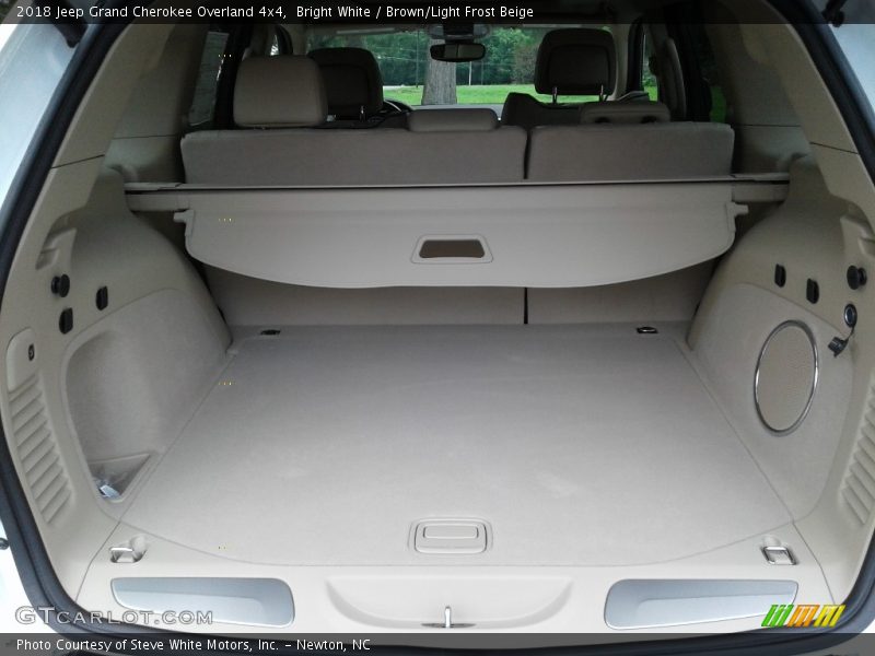 Bright White / Brown/Light Frost Beige 2018 Jeep Grand Cherokee Overland 4x4