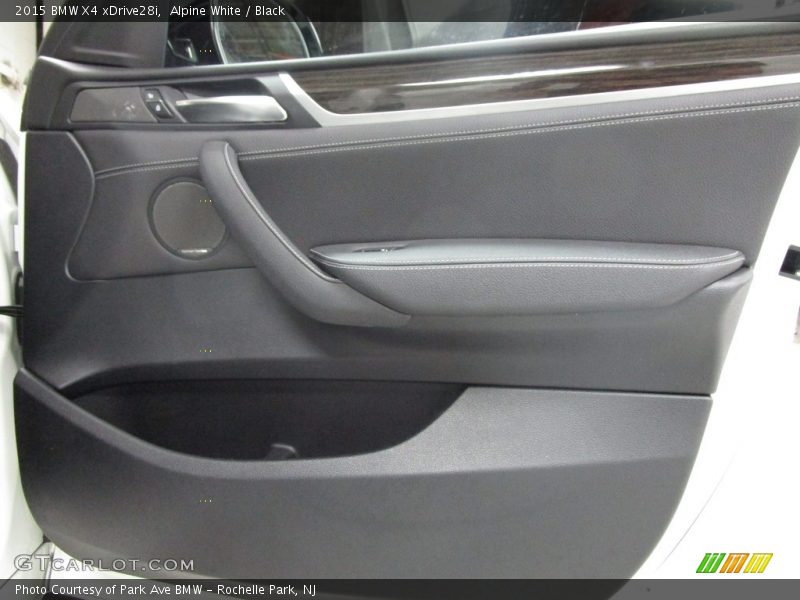 Alpine White / Black 2015 BMW X4 xDrive28i