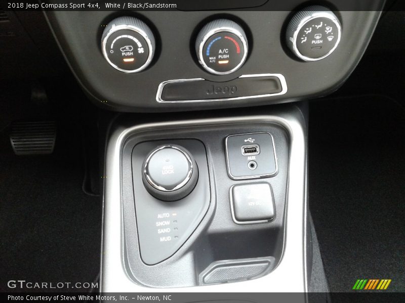 White / Black/Sandstorm 2018 Jeep Compass Sport 4x4