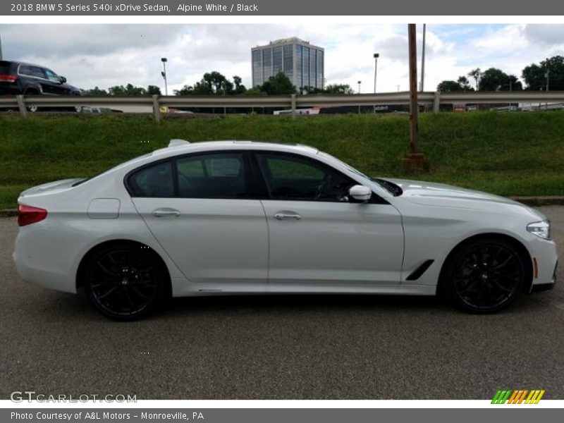 Alpine White / Black 2018 BMW 5 Series 540i xDrive Sedan