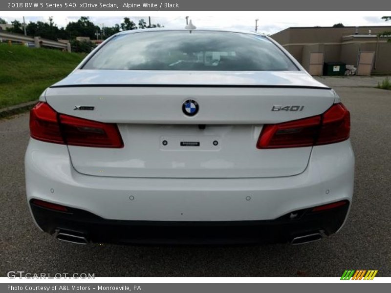 Alpine White / Black 2018 BMW 5 Series 540i xDrive Sedan