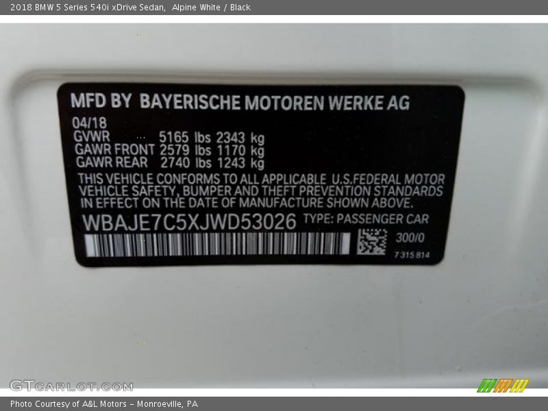 Alpine White / Black 2018 BMW 5 Series 540i xDrive Sedan