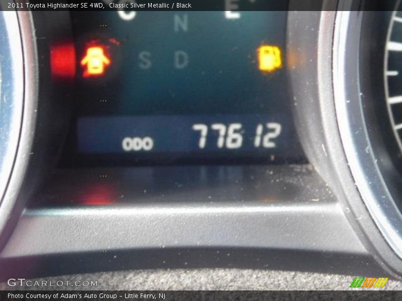 Classic Silver Metallic / Black 2011 Toyota Highlander SE 4WD