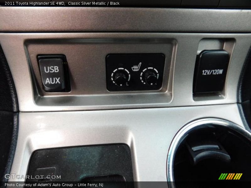 Classic Silver Metallic / Black 2011 Toyota Highlander SE 4WD