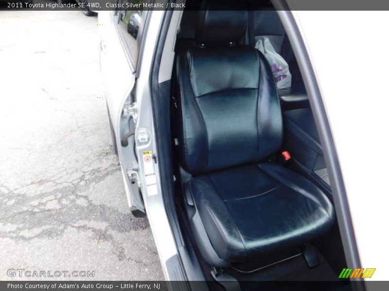 Classic Silver Metallic / Black 2011 Toyota Highlander SE 4WD