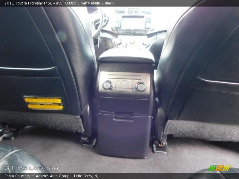 Classic Silver Metallic / Black 2011 Toyota Highlander SE 4WD