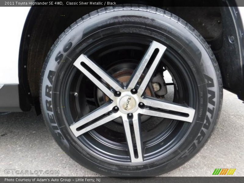 Classic Silver Metallic / Black 2011 Toyota Highlander SE 4WD