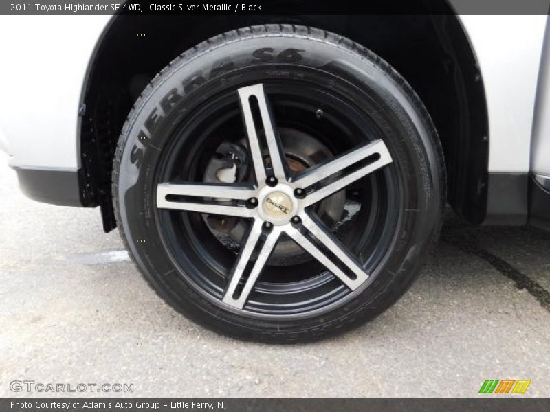 Classic Silver Metallic / Black 2011 Toyota Highlander SE 4WD
