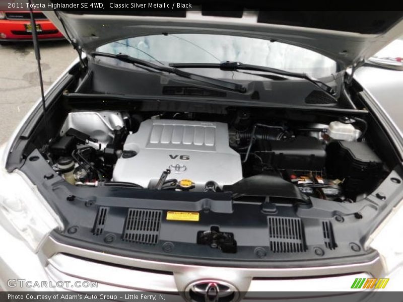 Classic Silver Metallic / Black 2011 Toyota Highlander SE 4WD
