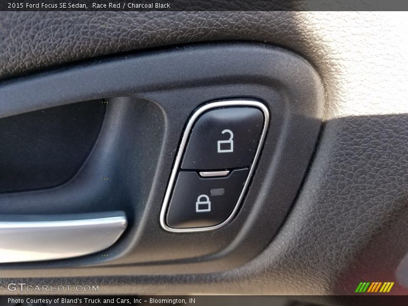 Race Red / Charcoal Black 2015 Ford Focus SE Sedan