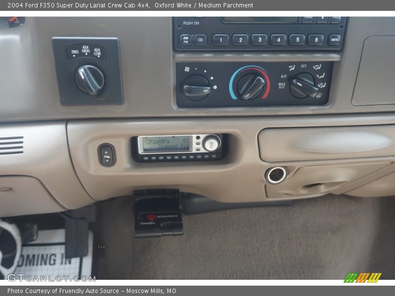 Oxford White / Medium Parchment 2004 Ford F350 Super Duty Lariat Crew Cab 4x4