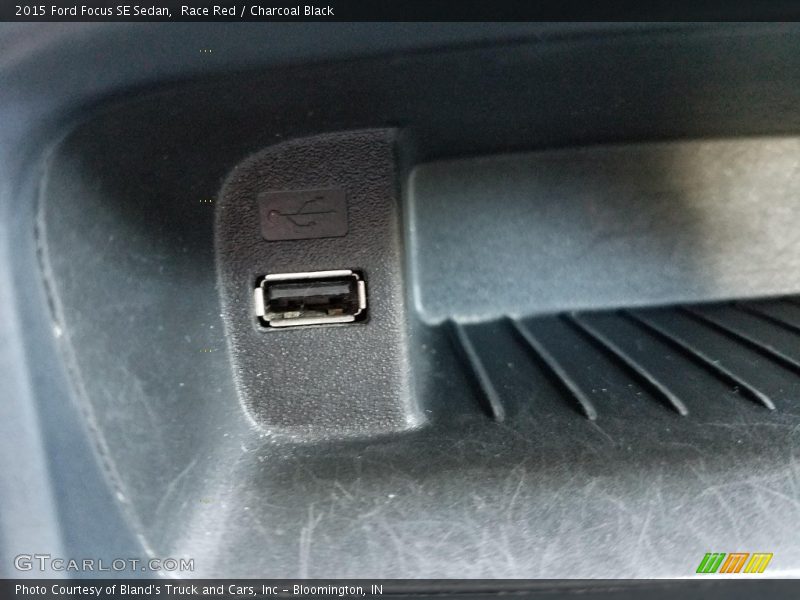 Race Red / Charcoal Black 2015 Ford Focus SE Sedan