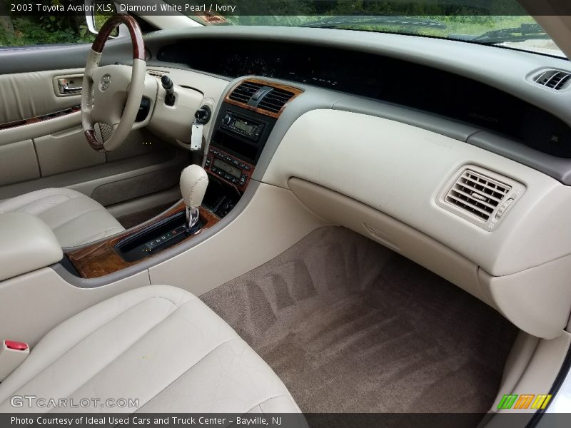 Diamond White Pearl / Ivory 2003 Toyota Avalon XLS