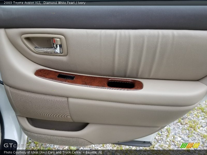 Diamond White Pearl / Ivory 2003 Toyota Avalon XLS