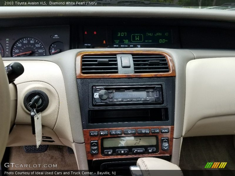 Diamond White Pearl / Ivory 2003 Toyota Avalon XLS