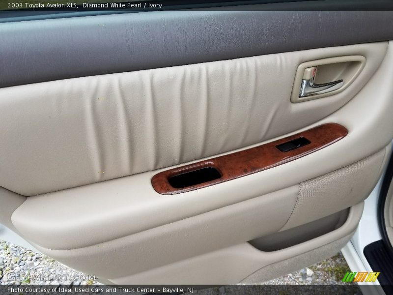 Diamond White Pearl / Ivory 2003 Toyota Avalon XLS