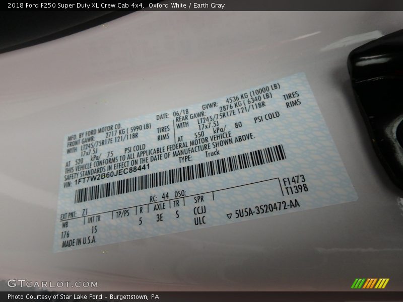 Oxford White / Earth Gray 2018 Ford F250 Super Duty XL Crew Cab 4x4