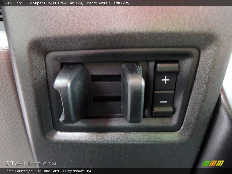 Oxford White / Earth Gray 2018 Ford F250 Super Duty XL Crew Cab 4x4