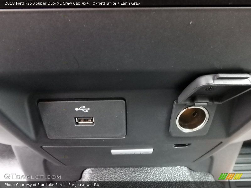 Oxford White / Earth Gray 2018 Ford F250 Super Duty XL Crew Cab 4x4