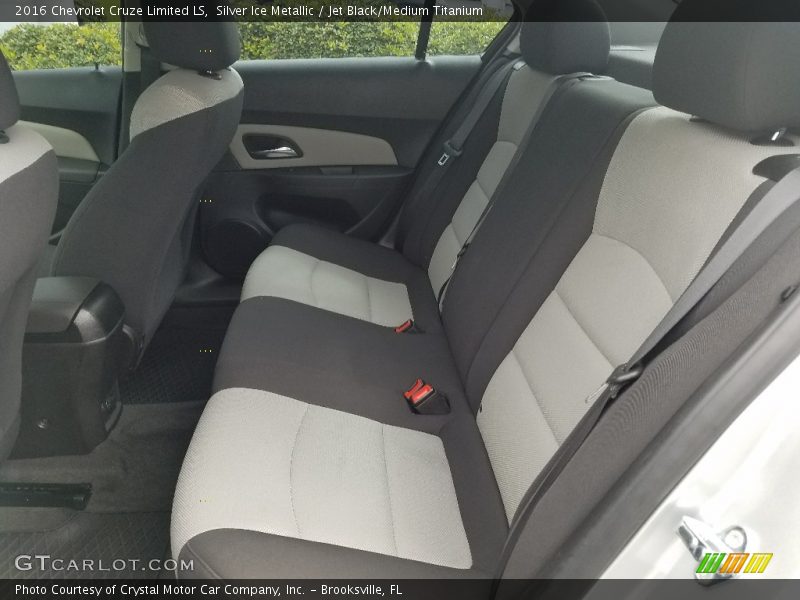 Silver Ice Metallic / Jet Black/Medium Titanium 2016 Chevrolet Cruze Limited LS