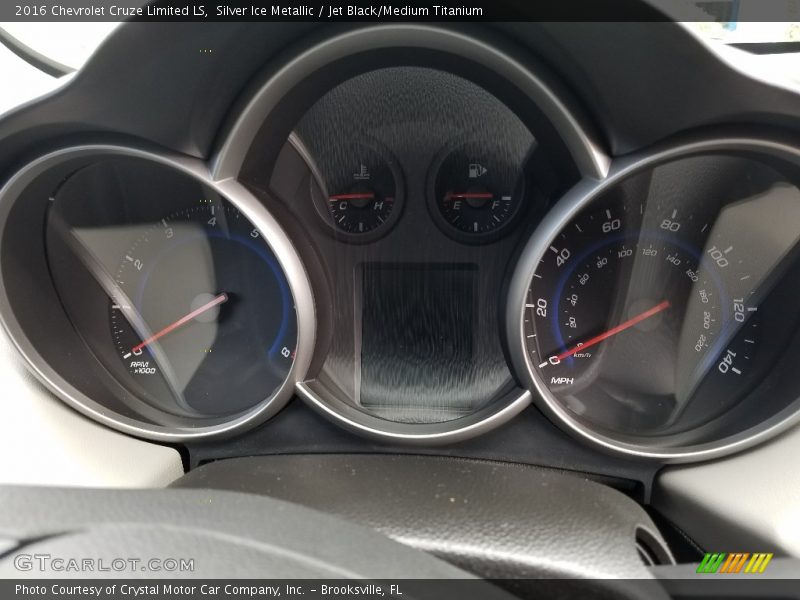 Silver Ice Metallic / Jet Black/Medium Titanium 2016 Chevrolet Cruze Limited LS