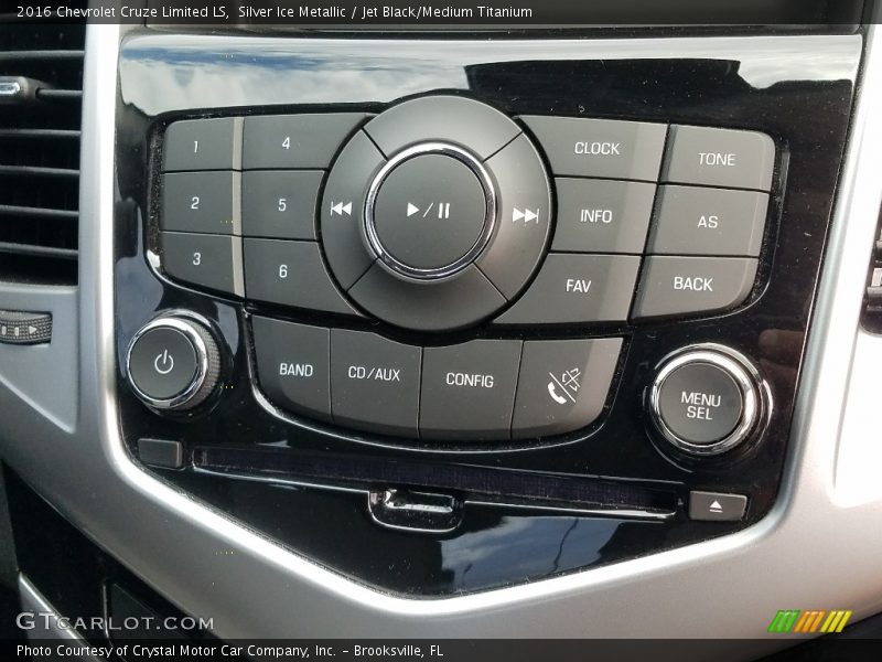 Silver Ice Metallic / Jet Black/Medium Titanium 2016 Chevrolet Cruze Limited LS
